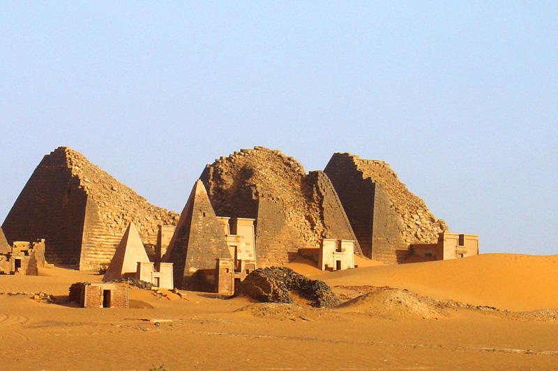 Bajarawiya pyramids distance