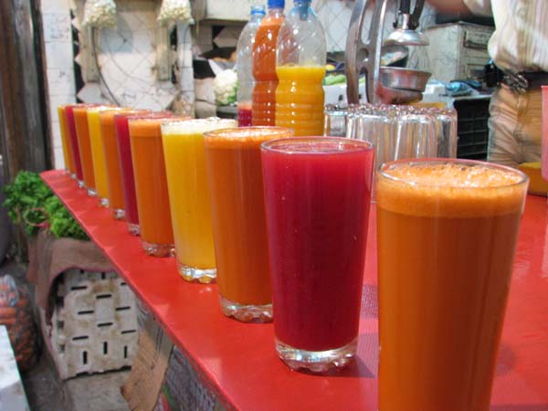 012_Aleppo_souq_close-up_by_Peter_Bennett_IMG_3125