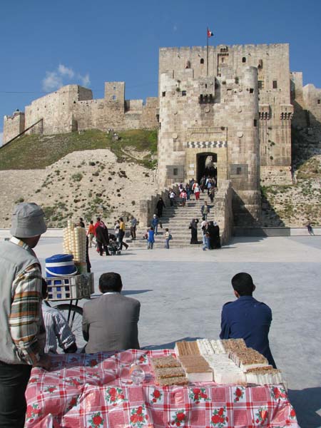027_Aleppo_Citadel_outside_by_Peter_Bennett_IMG_3039