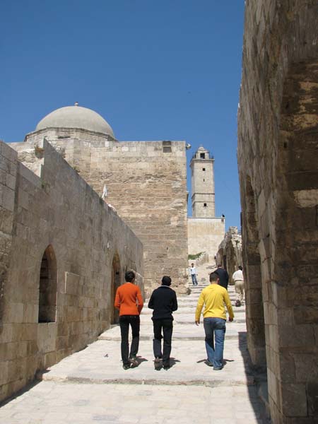 028_Aleppo_Citadel_inside_by_Peter_Bennett_IMG_3144