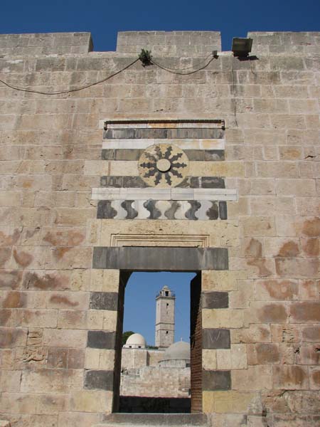 029_Aleppo_Citadel_inside_doorway_by_Peter_Bennett_IMG_3186