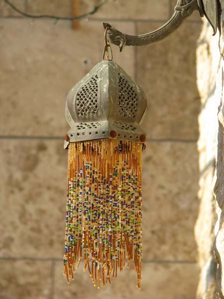 033_Aleppo_guesthouse_lamp_by_Peter_Bennett_IMG_3116