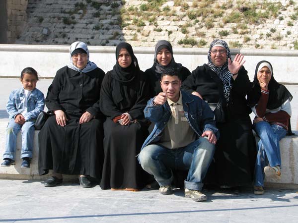 036_Aleppo_locals_by_Peter_Bennett_IMG_3049a