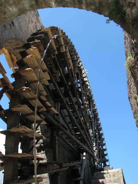 046_Hama_noria-waterwheel_by_Peter_Bennett_IMG_3244