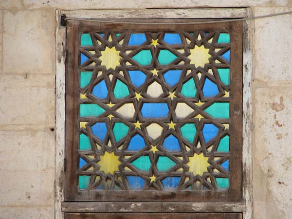 050_Hama_old_town_close-up_by_Peter_Bennett_IMG_3248