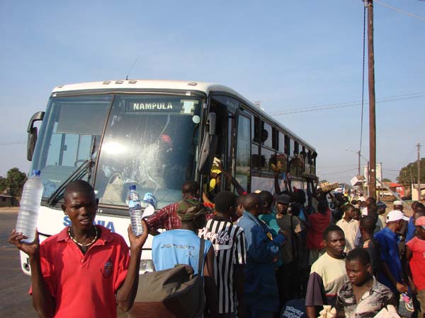 DSC06136 Nampula state on the road by Peter Bennett