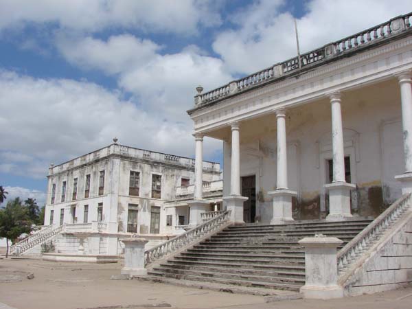 DSC06212 Ilha hospital by Peter Bennett