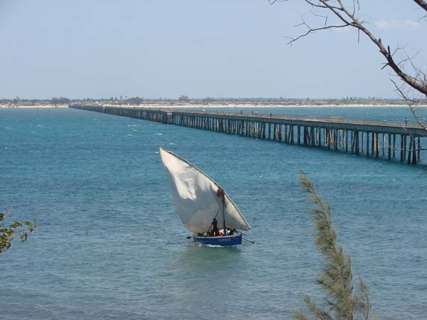 DSC06261 Ilha causeway by Peter Bennett