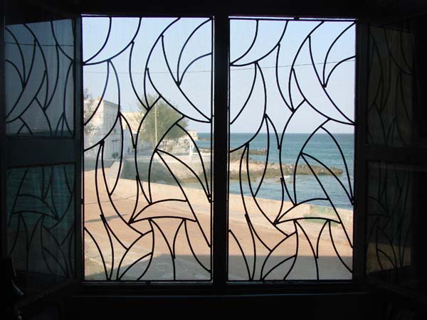 DSC06486 snap burglar bars Casa Branco Ilha do Mozambique by Peter Bennett